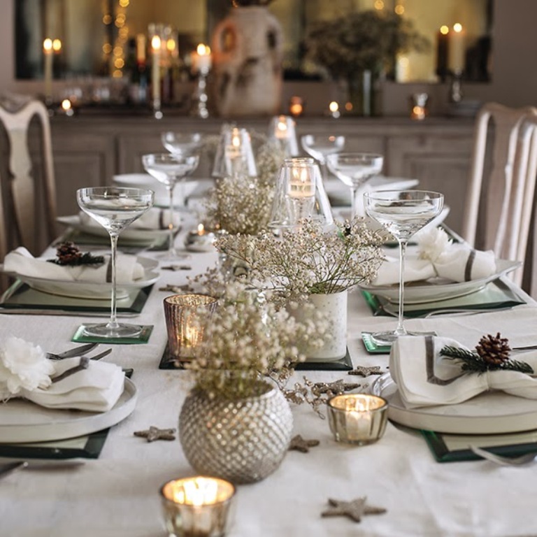 christmas-dining-room-decor-and-table 65+ Dazzling Christmas Decorating Ideas for Your Home in 2020