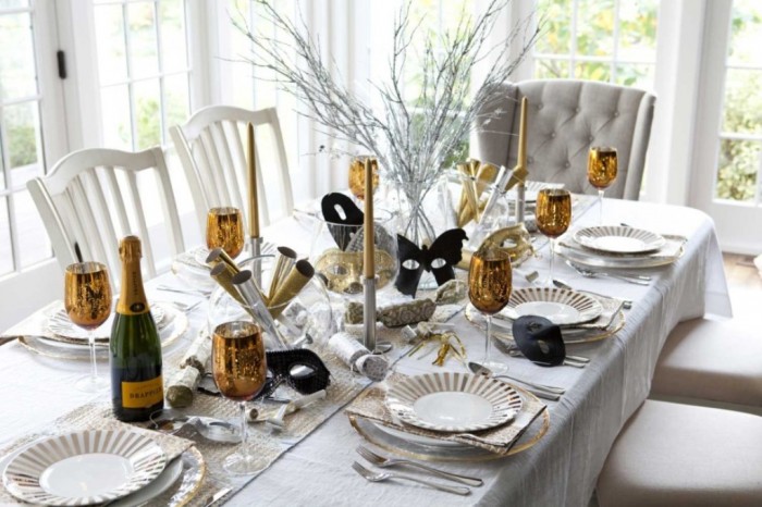 cool-bright-white-dining-room-design-inspiring-new-years-table-decorations-940x626 Awesome & Breathtaking Ideas for New Year's Holiday Decorations