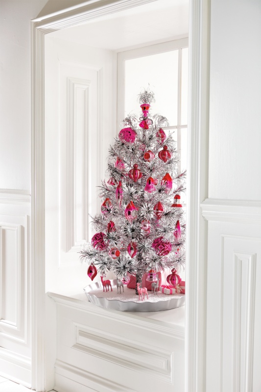 cool-design-ideas-beautiful-silver-tinsel-pink-ornaments-mini-christmas-tree-window-decoration-ideas-holy-colorful-christmas-tree-decorations 79 Amazing Christmas Tree Decorations