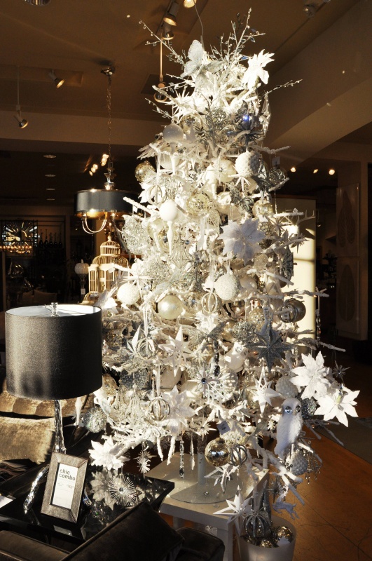 cool-design-ideas-wonderful-all-white-winter-snowy-lavish-ornaments-christmas-tree-decoration-ideas-holy-colorful-christmas-tree-decorations 79 Amazing Christmas Tree Decorations