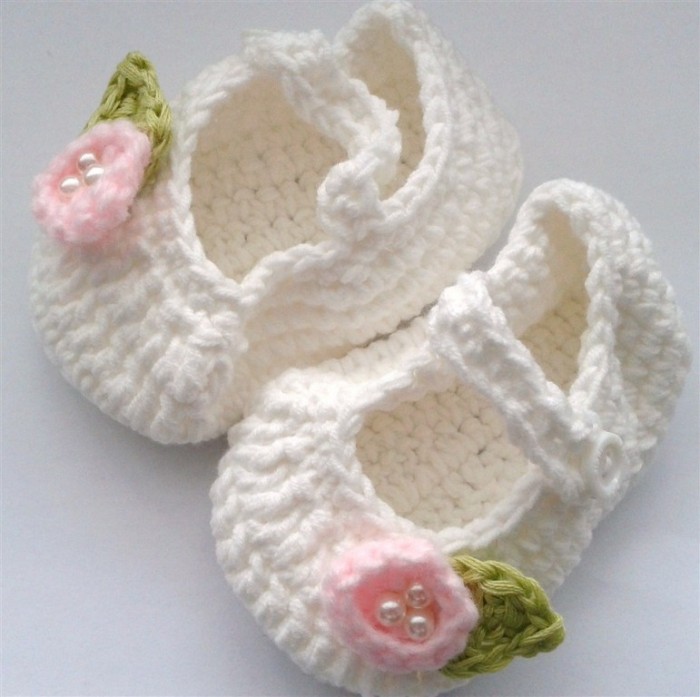 Marvelous crochet slippers for babies