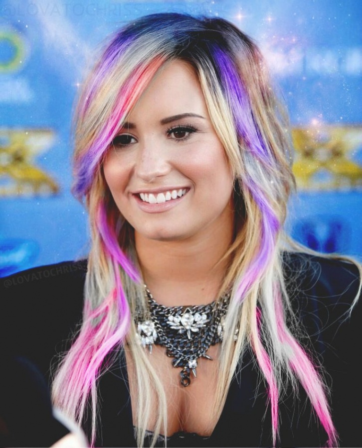 demi_lovato_the_x_factor_2013__season_3__by_lovatochriss-d6ldrgf 20 Worst Celebrities Hairstyles