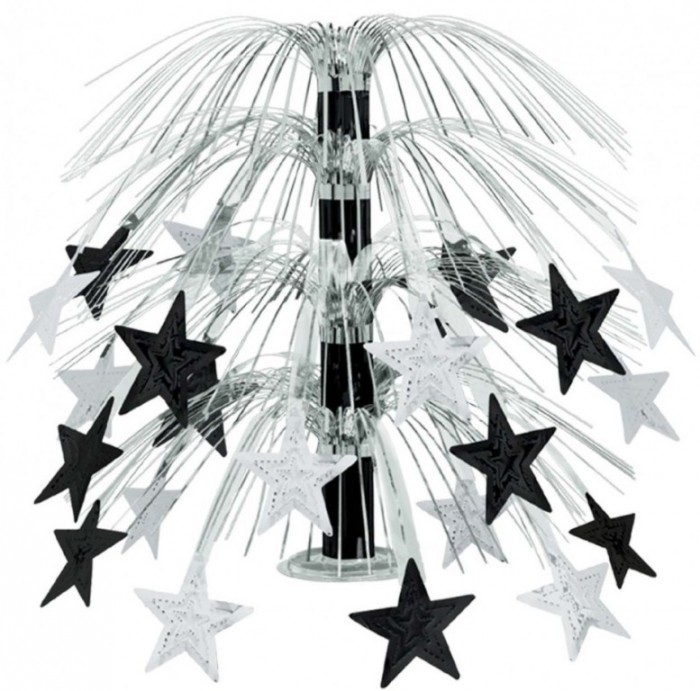 fascinating-black-and-silver-star-cascade-centerpiece-table-decorating-ideas-for-inspiring-new-years-eve-table-decorations-ideas-940x929