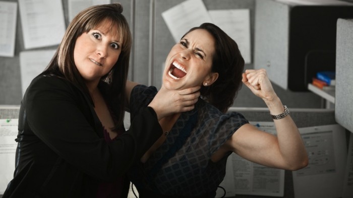 fighting-co-workers Tips to Control the Annoying Jealousy Among Co-workers at Workplace!!