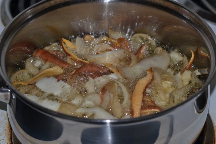 10 Easy-to-Follow Cooking Tips to Increase Your Savings 21 fry-vegetable-peelings