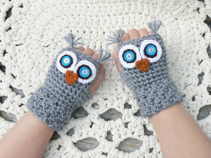 gray-fingerless-crochet-owl-mittens