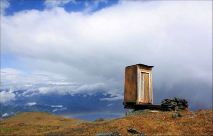 information_items_1242 The Remotest Bathroom in the World, Do You Know Where Is It?