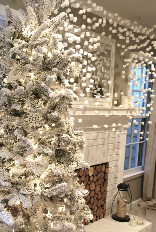 interior-vintage-chrismast-tree-with-snow-decor-ideas 79 Amazing Christmas Tree Decorations