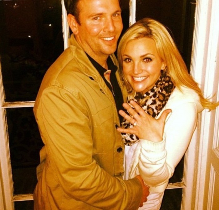 Jamie Lynn Spears who is Britney Spears little sister with her engagement ring from her boyfriend Jamie Watson.