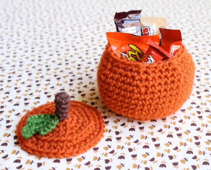 one-sheepish-girl-crochet-pumpkin-bowl-1