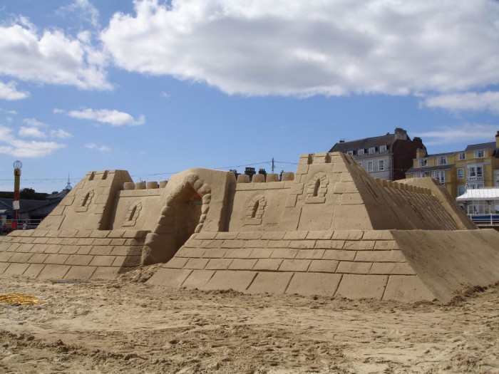 Sandcastle Hotel Imagine yourself sleeping in a castle that is made of sand. Te castle that is built by the sea is made through using about 1100 tons of sand. This resort is located in Weymouth, UK.