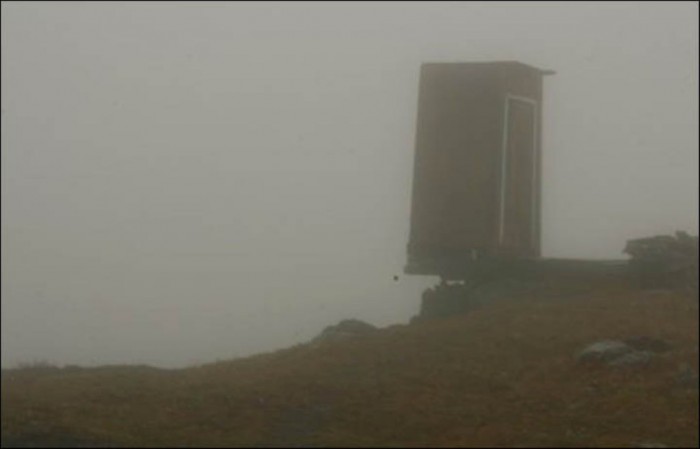 The Remotest Bathroom in the World, Do You Know Where Is It? 13 wc-toilettes-extremes-kara-tyrurek-2