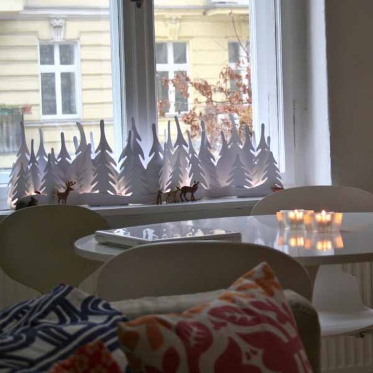 window-decoration-miniature-christmas-trees-2