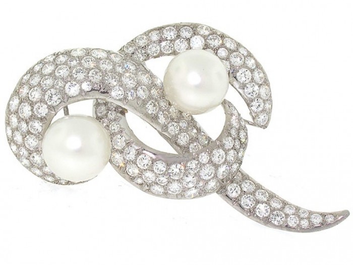 1340756618-503729-South_Sea_Pearl_and_Diamond_Brooch_in_Platinum-0-640x480 50 Wonderful & Fascinating Pearl Brooches