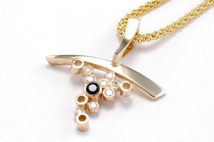 30 Non-traditional & Unusual Gold Necklaces 27 1566N
