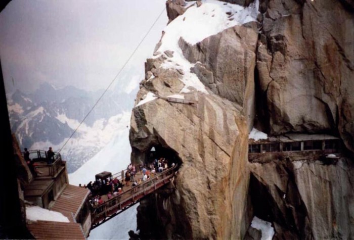 The World’s 15 Scariest Bridges that Will Freeze Your Heart 11 1a75f5a25e4964260f89635a989