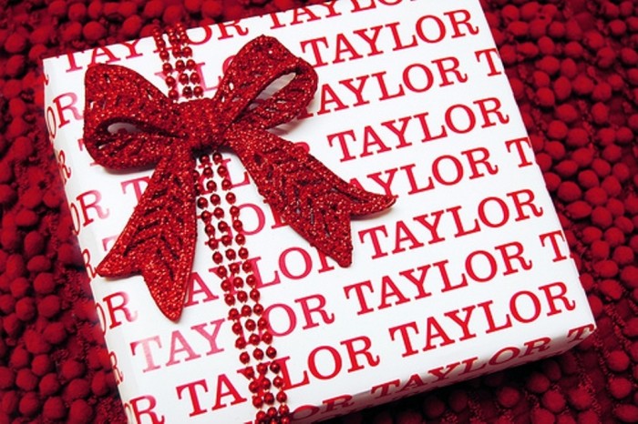 40 Creative & Unusual Gift Wrapping Ideas 16 5222718937_033c2951cd