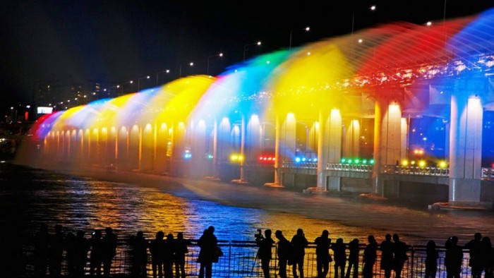Have You Ever Seen Breathtaking & Weird Bridges Like These Before? 63 Banpo-Bridge-Tourist