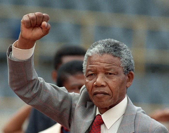 NELSON-MANDELA-MORTO-281 The Anti-apartheid Icon “ Nelson Mandela ” Who Restored His People’s Pride