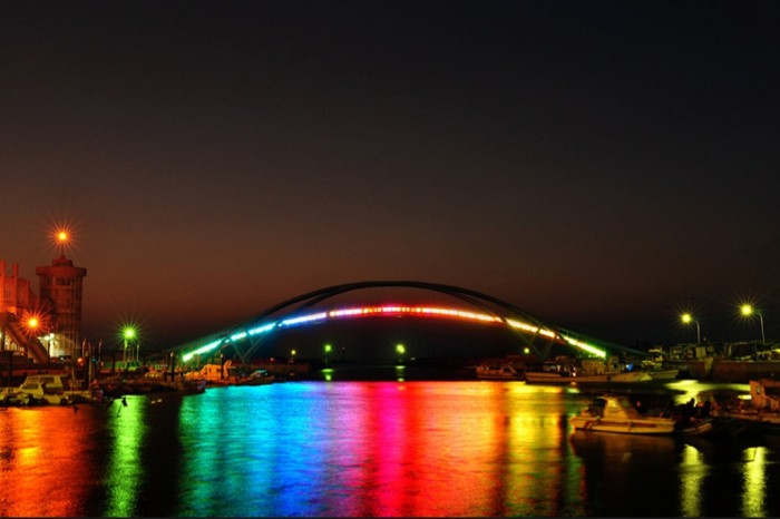 Rainbow-Bridge-Tokyo-Japan-1 Have You Ever Seen Breathtaking & Weird Bridges Like These Before?