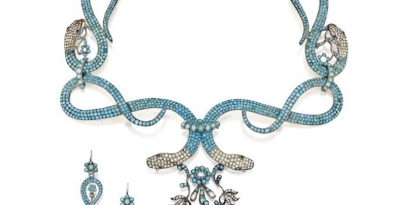 TurquoiseSnakes 30 Non-traditional & Unusual Gold Necklaces - Fashion Magazine 2
