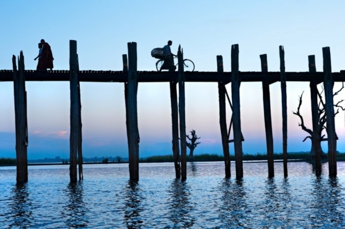 The World’s 15 Scariest Bridges that Will Freeze Your Heart 17 U-Pain-Bridge,-Myanmar