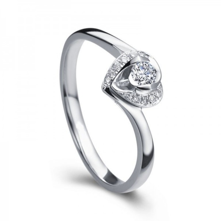 bestselling-heart-shaped-round-solitaire-diamond-engagement-ring