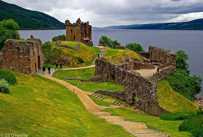 castle_loch_ness_scotland