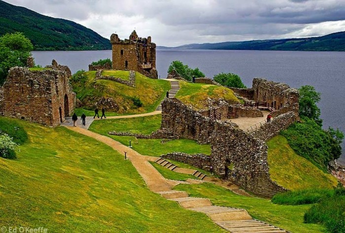 castle_loch_ness_scotland