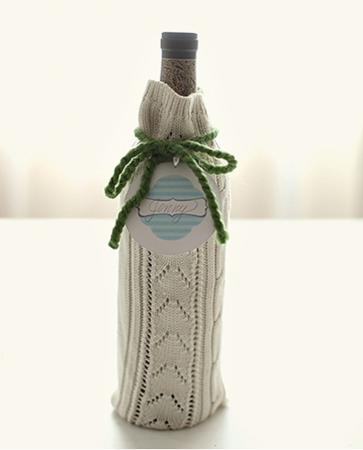 cute-sweater-wine-bottle-gift-wrap 40 Creative & Unusual Gift Wrapping Ideas