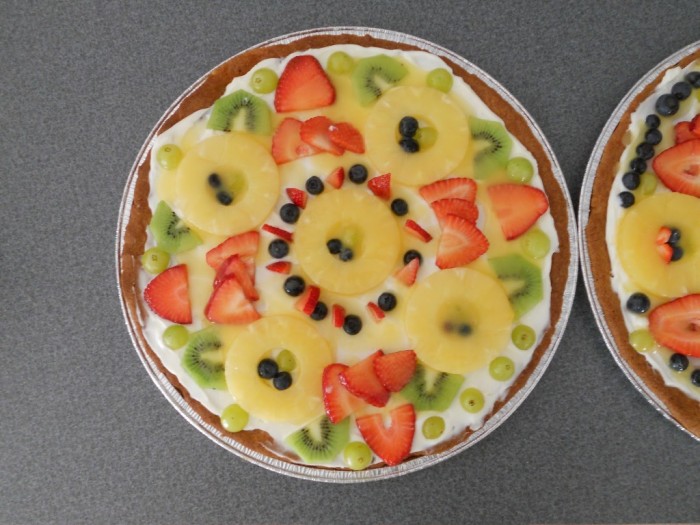 fruit-pizza1 Do You Like Fruit Pizza? Learn How to Make It on Your Own