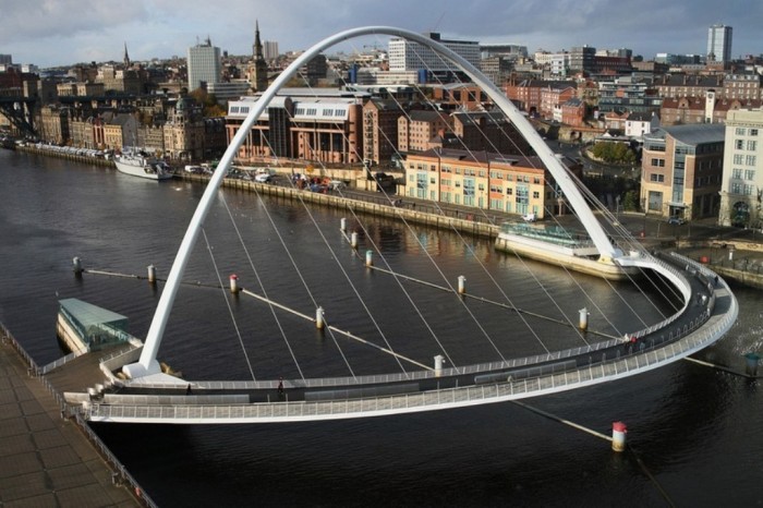 Have You Ever Seen Breathtaking & Weird Bridges Like These Before? 32 gateshead-millennium-bridge-72