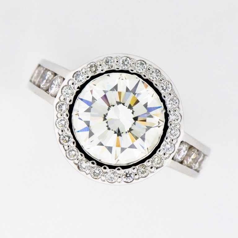 halo-style-engagement-ring-1024x1024