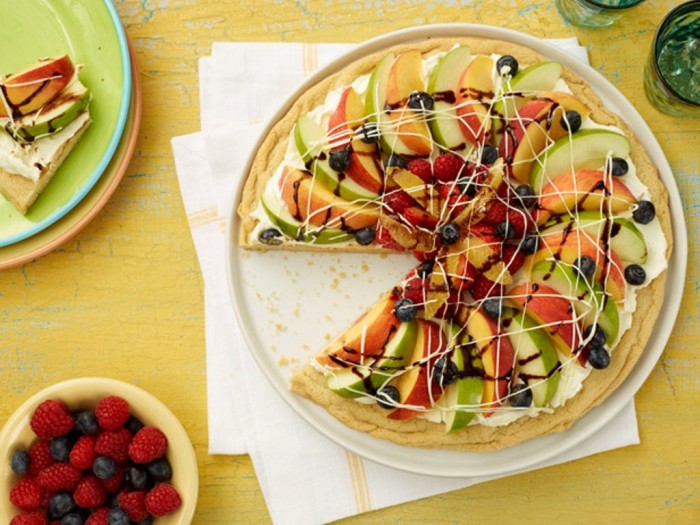 kssp02_fruitpizza_lg Do You Like Fruit Pizza? Learn How to Make It on Your Own