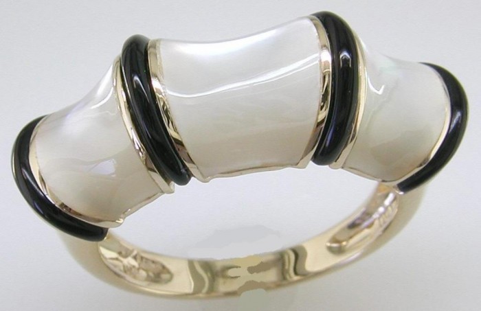 onyx-mother-of-pearl-ring 40 Unique & Unusual Wedding Rings for Him & Her