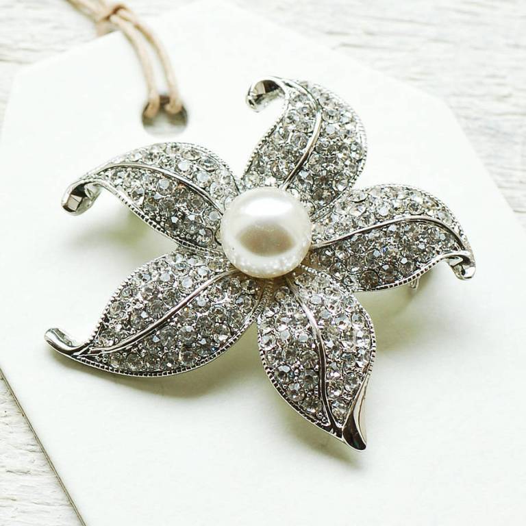 original_vintage-style-pearl-flower-brooch 50 Wonderful & Fascinating Pearl Brooches