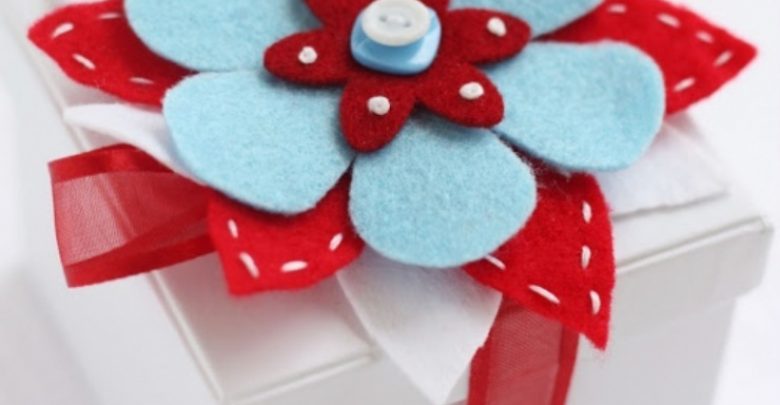 red and aqua gift wrapping 40 Creative & Unusual Gift Wrapping Ideas - wrapping gifts 1