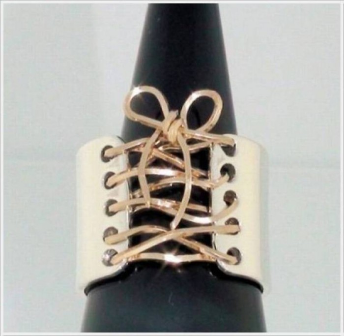 shoelace-ring 40 Unique & Unusual Wedding Rings for Him & Her