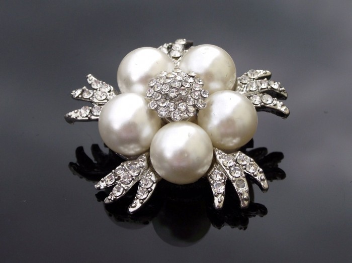 t196-pearl-wedding-brooch-ivory-5 50 Wonderful & Fascinating Pearl Brooches