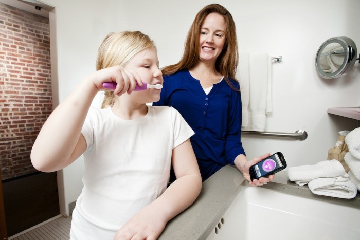 Beam-with-Mom-and-Kid Learn How To Brush Your Teeth In The Right Way