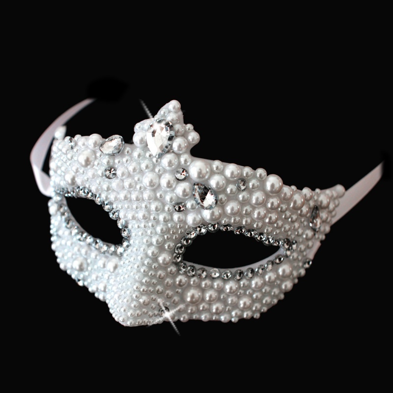 Rhinestone-Masquerade-Mask-Wallpaper 89+ Most Stylish Masquerade Masks in 2020