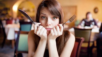 womanwithforkandknife.xxxlarge 1 5 Simple Ways To Stop Overeating On Holidays - 5