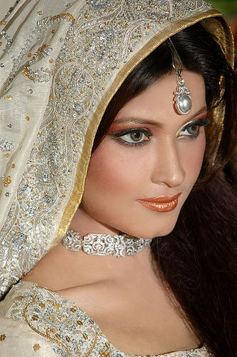 Latest-Pakistani-Bridal-Jewelry-4 Most Stunning Designs Of Pakistani Bridal Jewels