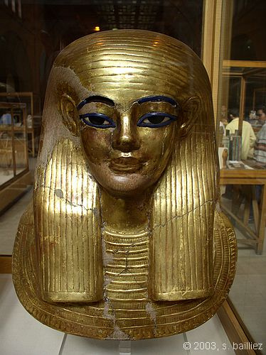 0c35404d63f601 39 Most Famous Pharaohs Gold Statues