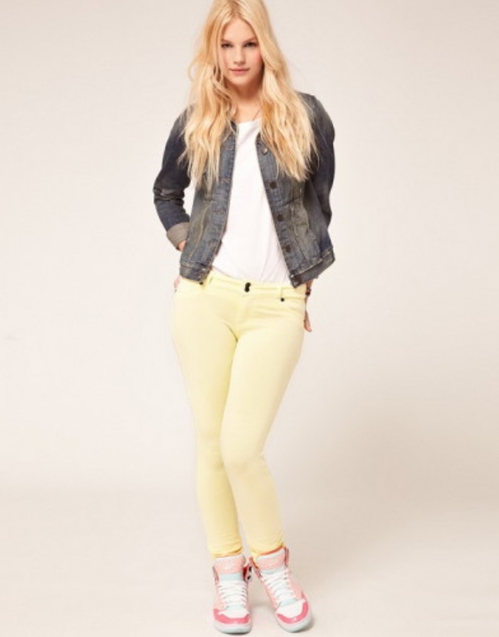 27+ Latest & Hottest Jeans Fashion Trends Coming 24 2014-Colorful-Jeans-Denim-Pants-Trend-Fashion-4-392x500