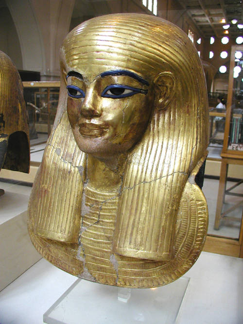 31_yuya 39 Most Famous Pharaohs Gold Statues