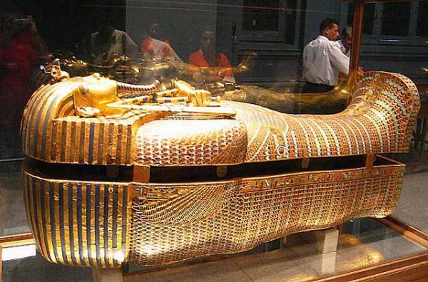 TutGoldCoffin 39 Most Famous Pharaohs Gold Statues