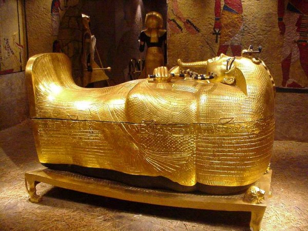 dsc01455-12 39 Most Famous Pharaohs Gold Statues