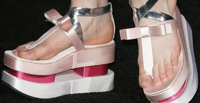 elle fanning in prada spring 2013 bow flatforms 1 Top 10 Worst Fashion Trends & Fads To Avoid - the worst fads and trends 1