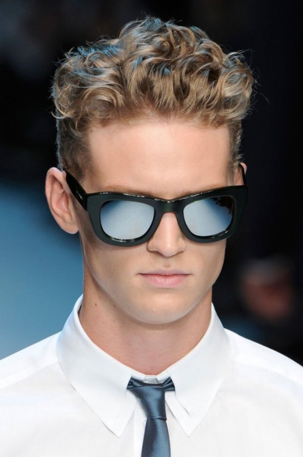 mens-curly-hairstyles-with-glasses +25 Hottest Men's Glasses Trends Coming in 2020